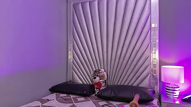 HatsaJones online show from April 5, 2026, 4:19 am