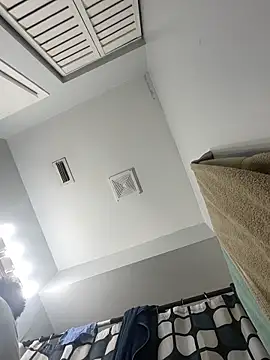 dmmeformerch online show from April 1, 2026, 3:09 pm