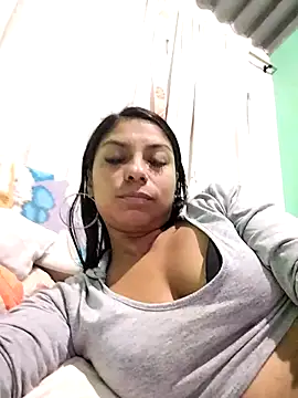 Snapshot of AnggelicaSwan21 chatting on November 25, 2025, 1:06 am AnggelicaSwan21 online show from November 25, 2025, 1:06 am