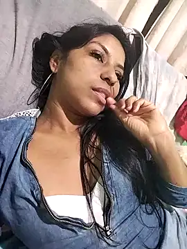 Snapshot of AnggelicaSwan21 chatting on November 4, 2025, 12:58 am AnggelicaSwan21 online show from November 4, 2025, 12:58 am