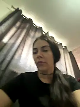 valentinalamont online show from September 18, 2025, 5:16 pm