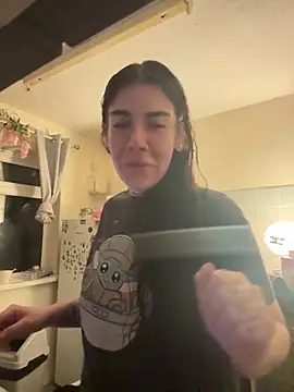 valentinalamont online show from September 17, 2025, 10:01 pm