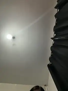 valentinalamont online show from November 30, 2025, 4:41 pm