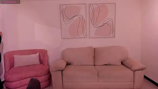 LucyWeiss  online show from November 20, 2025, 8:09 pm