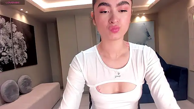 LucyWeiss  online show from October 13, 2025, 9:16 pm