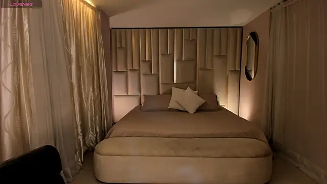 LucyWeiss  online show from October 10, 2025, 8:53 pm