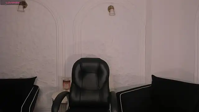 MayaMoretti  online show from December 14, 2025, 3:13 am