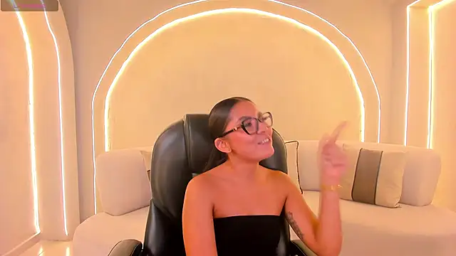 NinaBlum online show from October 16, 2025, 3:26 am