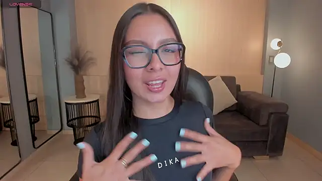 NinaBlum online show from November 14, 2025, 8:12 pm