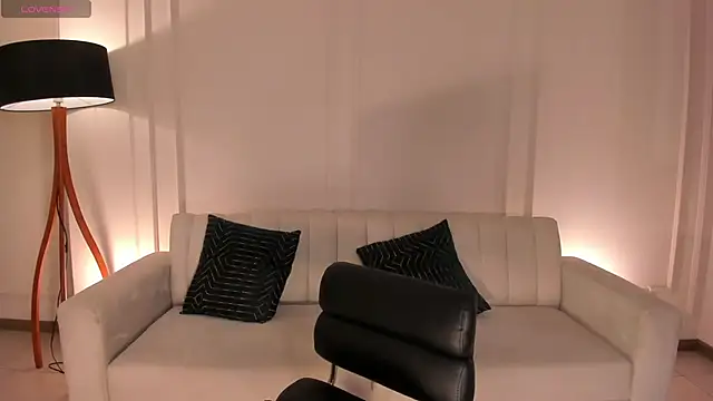 NinaBlum online show from September 16, 2025, 3:18 am