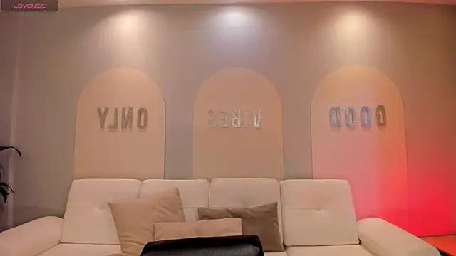 NinaBlum online show from September 10, 2025, 3:38 am