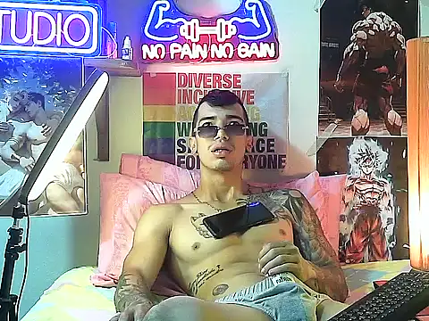 Strongcockfitness online show from September 25, 2025, 4:35 pm