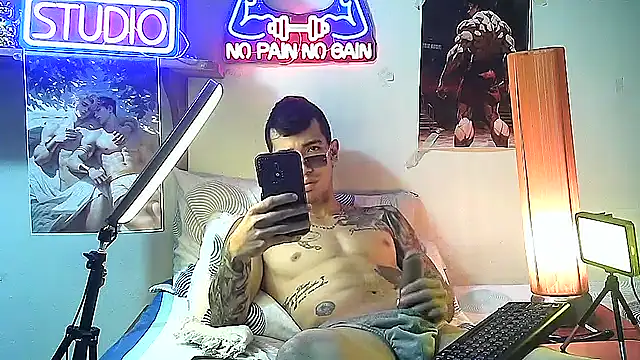 Strongcockfitness online show from October 4, 2025, 11:39 pm