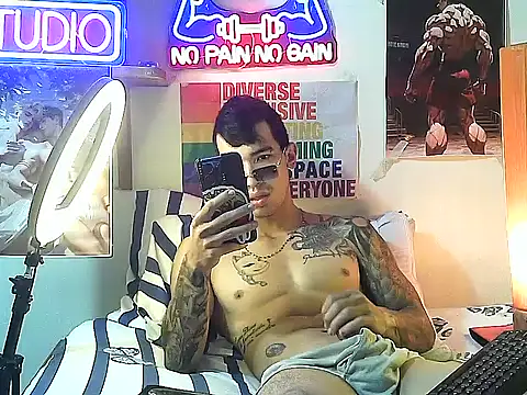 Strongcockfitness online show from October 15, 2025, 5:21 pm