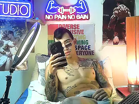 Strongcockfitness online show from October 2, 2025, 5:38 pm