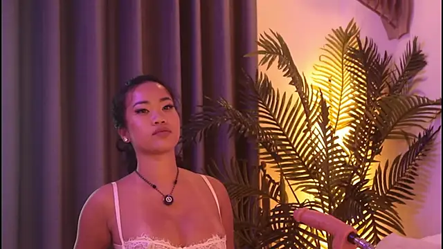 sophie miiuu online show from April 9, 2026, 12:23 am