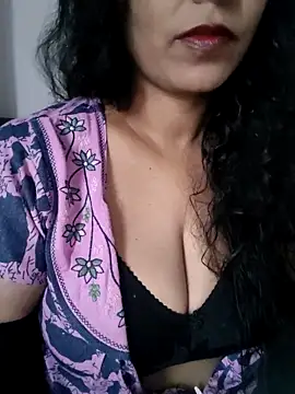 Deepa Sharma143 online show from December 3, 2025, 2:12 am