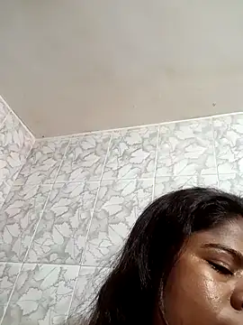 Snapshot of HAANNIAA chatting on December 2, 2025, 11:01 am HAANNIAA online show from December 2, 2025, 11:01 am