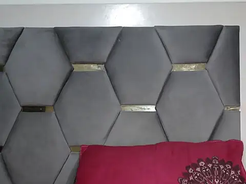 cute seemu online show from November 12, 2025, 2:04 am