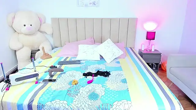 Hill Brownie online show from November 11, 2025, 12:44 pm