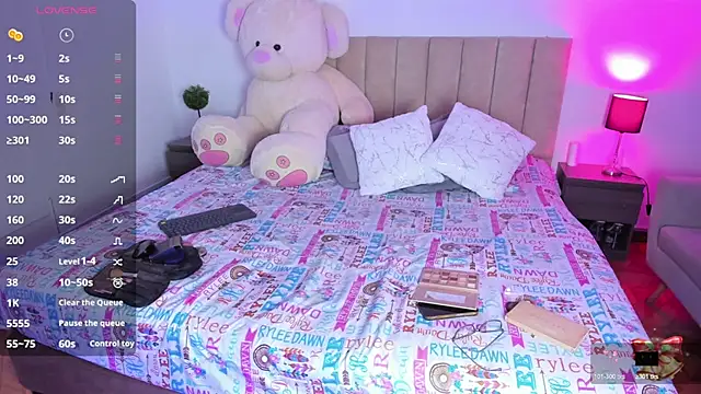 Hill Brownie online show from December 3, 2025, 12:59 pm