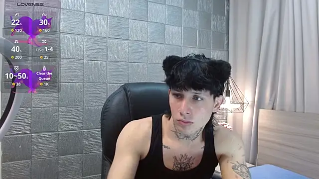 Iantwink18 online show from October 17, 2025, 6:32 pm