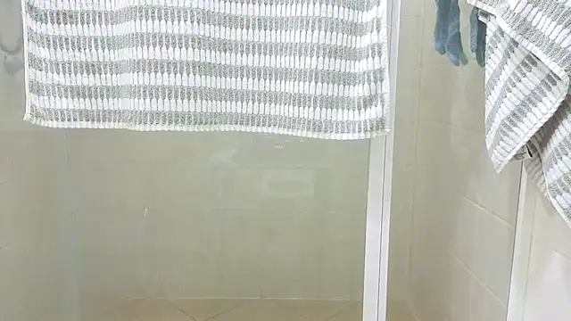 aussiepeaches online show from October 1, 2025, 1:04 pm