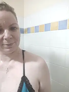 aussiepeaches online show from September 23, 2025, 2:02 pm