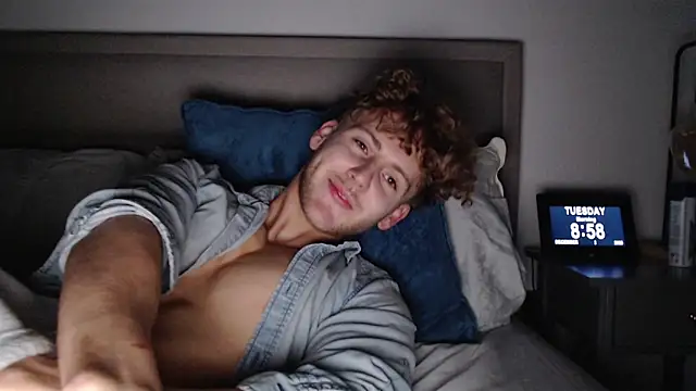 DominantAlex18 online show from December 2, 2025, 9:00 am