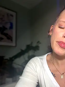 Crooked Angel online show from December 4, 2025, 6:01 am