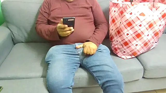 Snapshot of HomHot47 chatting on February 11, 2026, 2:33 am HomHot47 online show from February 11, 2026, 2:33 am