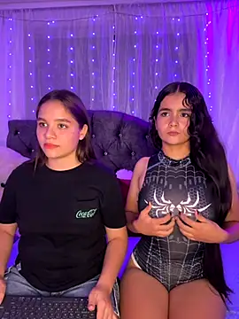 Snapshot of Ashley_and_Zoe chatting on September 13, 2025, 12:10 am Ashley and Zoe online show from September 13, 2025, 12:10 am