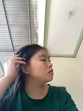 viluna online show from September 21, 2025, 1:44 am