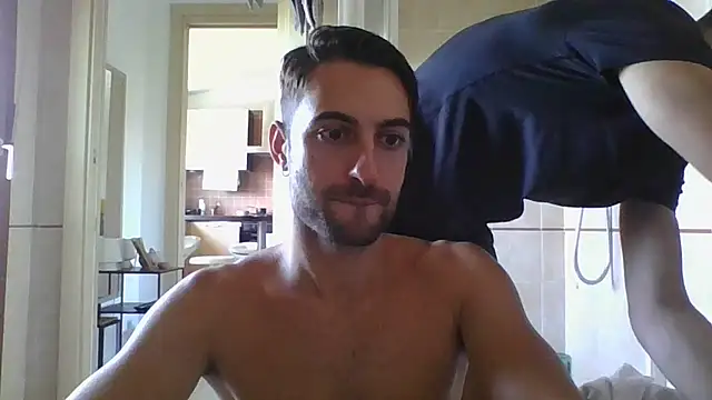 Amicisegreti online show from September 29, 2025, 10:33 am