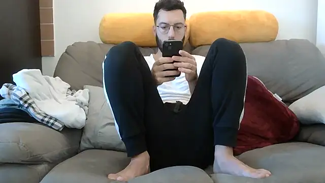 Amicisegreti online show from March 16, 2026, 6:39 am