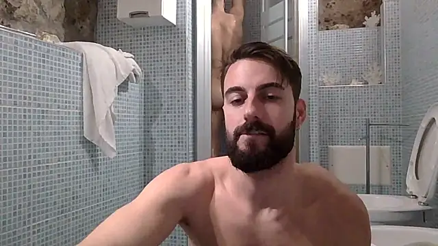 Amicisegreti online show from February 12, 2026, 8:41 pm