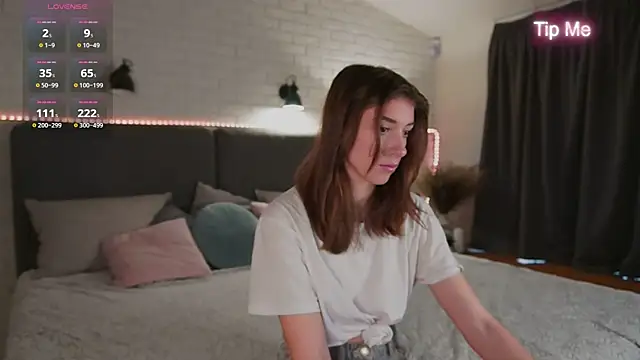 SweetVikki online show from February 17, 2026, 9:50 am