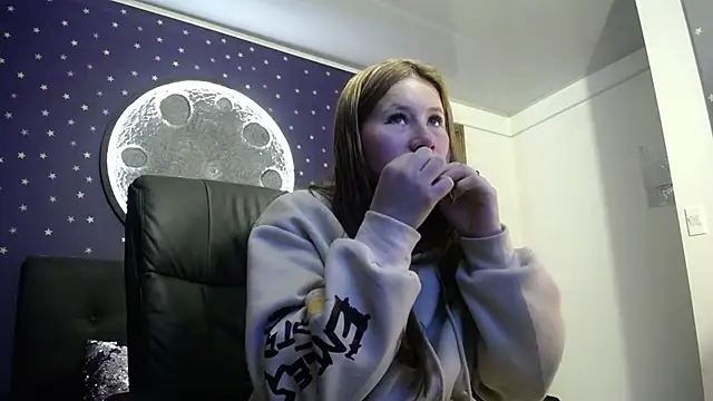 Olivia11  online show from September 15, 2025, 12:16 pm