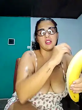 kariciasecreta online show from April 1, 2026, 1:41 am