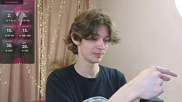 Snapshot of _Den1s_ chatting on October 26, 2025, 3:34 pm Den1s online show from October 26, 2025, 3:34 pm