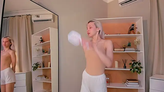 ErinBissonnette online show from April 18, 2026, 6:32 pm