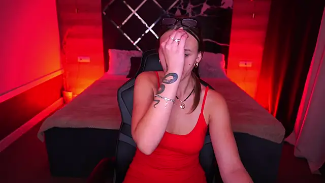 LioraFox online show from September 21, 2025, 1:33 am