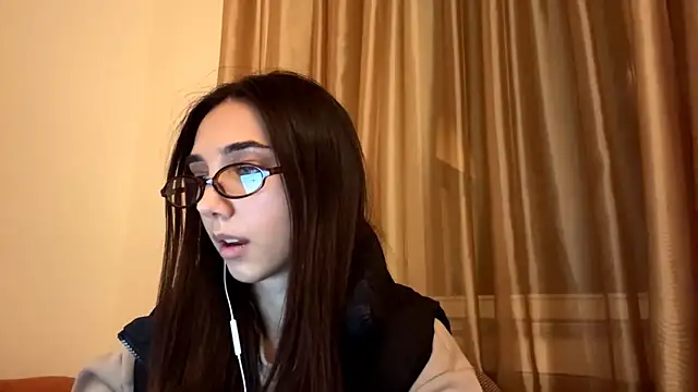 LinaMour online show from September 29, 2025, 10:15 pm