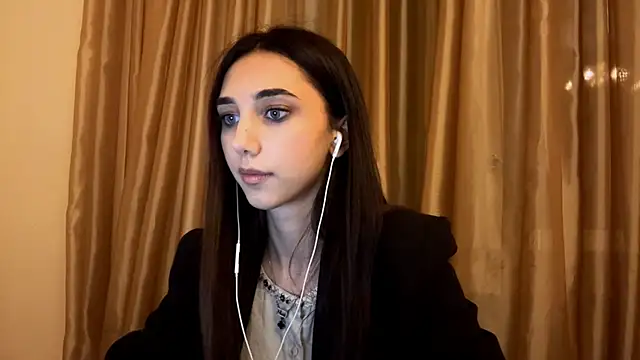 LinaMour online show from September 20, 2025, 10:15 pm