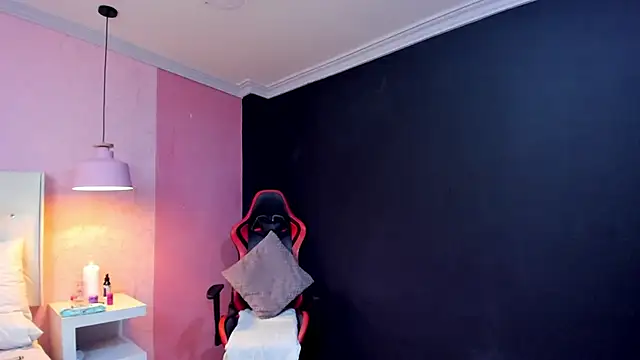 SkylerBloomm online show from October 20, 2025, 3:19 am