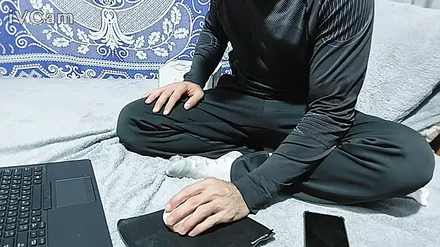 yazinyazin1 online show from February 12, 2026, 6:29 pm