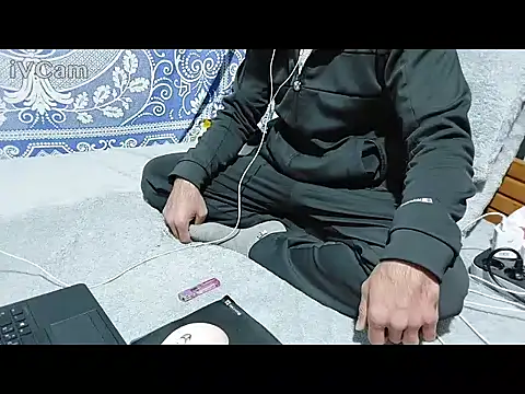 yazinyazin1 online show from February 27, 2026, 9:14 pm