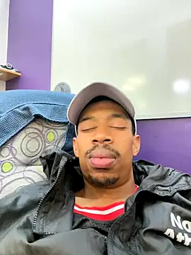 fitsexyman online show from September 9, 2025, 12:36 pm