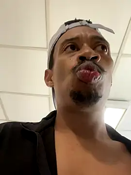 fitsexyman online show from October 3, 2025, 11:12 am