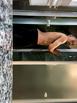 fitsexyman online show from November 26, 2025, 7:41 am